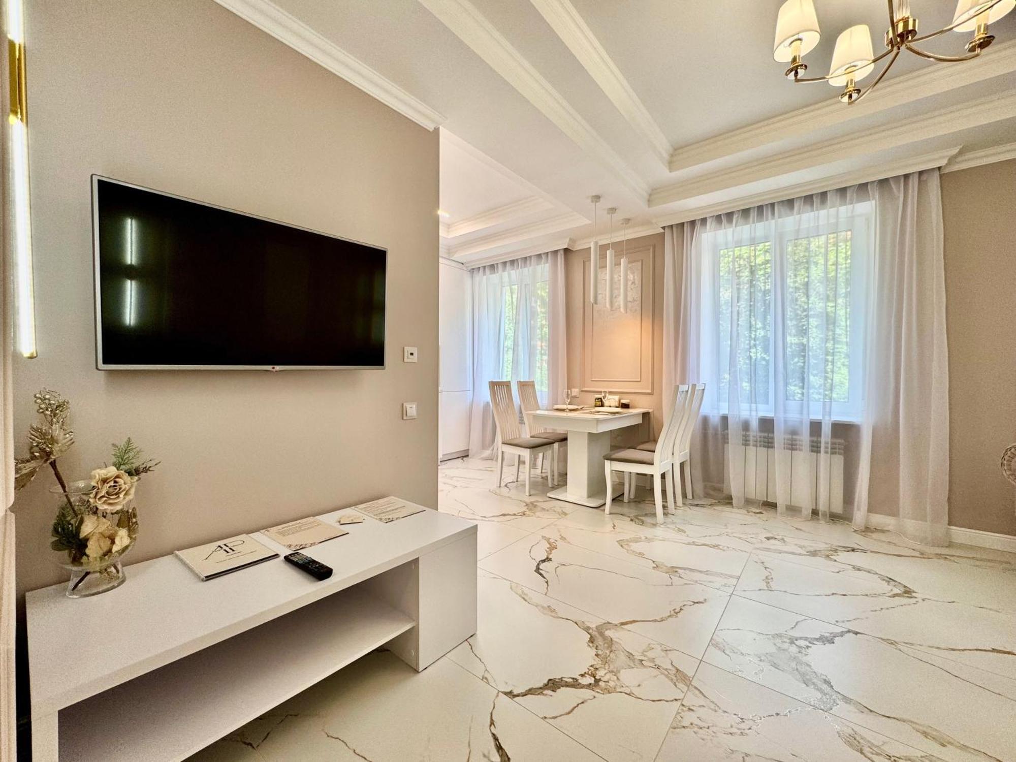 Апартаменти Apartpoltava New Palace 2023 вишукані на соборності центр готельні чеки